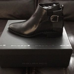 Steve Madden black leather chavi ankle boots